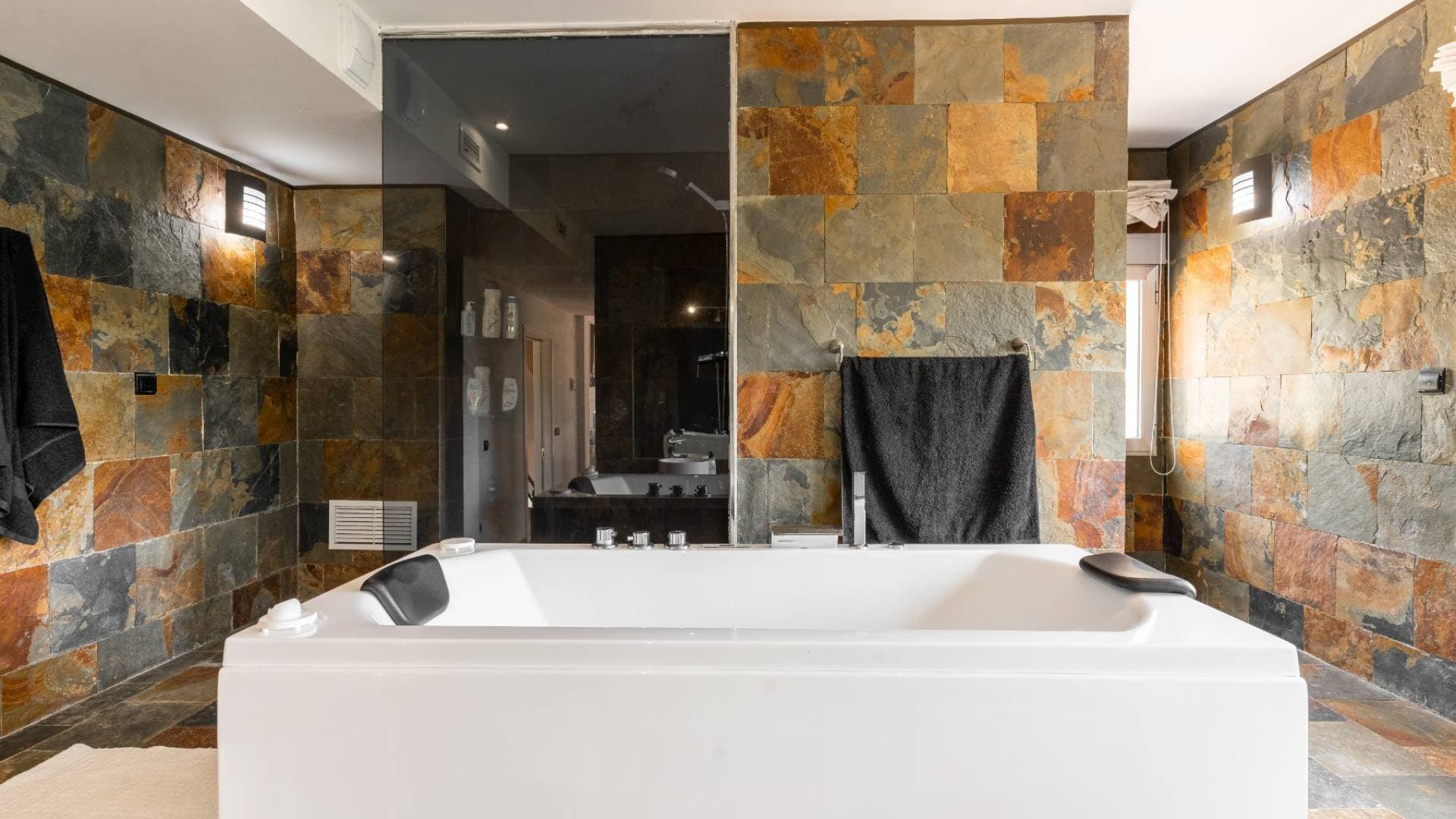 Jacuzzi de la habitación principal